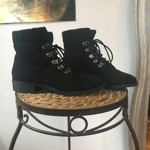 Slim pointy boot color black, cud fit 61/2